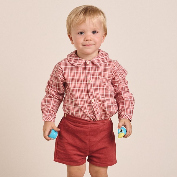 Imagen de Conjunto de bebé niño de camisa en cuadros bicolor rojo y blanco y short de micropana