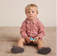 Imagen de Conjunto de bebé niño de camisa en cuadros bicolor rojo y blanco y short de micropana