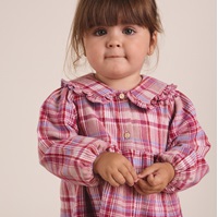 Imagen de Vestido de franela para bebé niña en cuadros rosa y morado con cuello Peter Pan