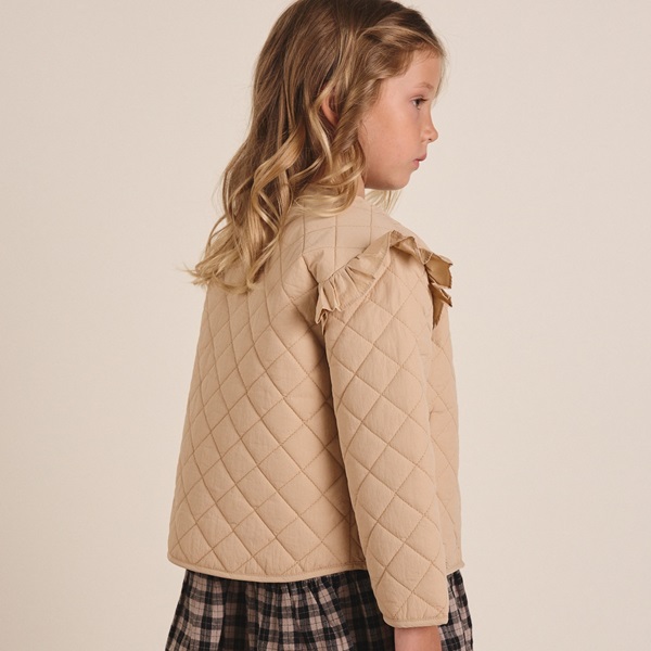 Imagen de Chaqueta de niña acolchada en color camel