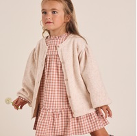 Imagen de Chaqueta de punto para niña en color beige con botones de madera