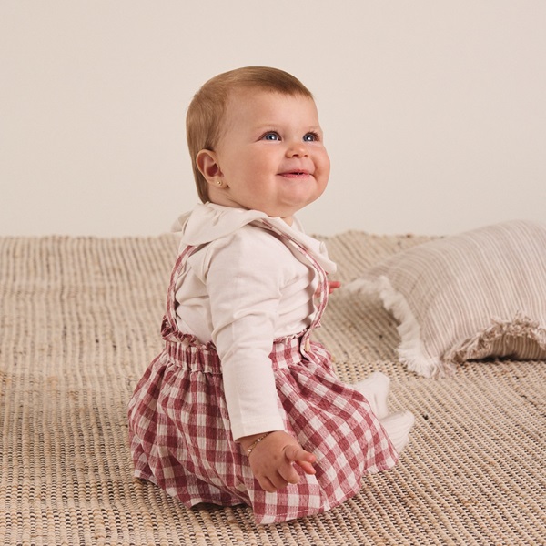 Imagen de Ranita de bebé niña en cuadros vichy rosa y blanco con tirantes regulables