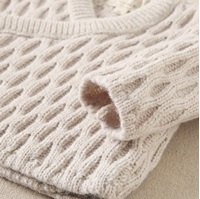 Imagen de Conjunto de bebé de punto con jersey, polaina y gorro en beige