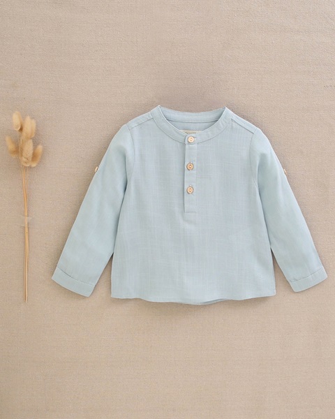 Imagen de Conjunto de bebé niño de camisa azul cielo y short blanco