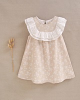 Imagen de Vestido de niña beige con estrellas blancas y volantes