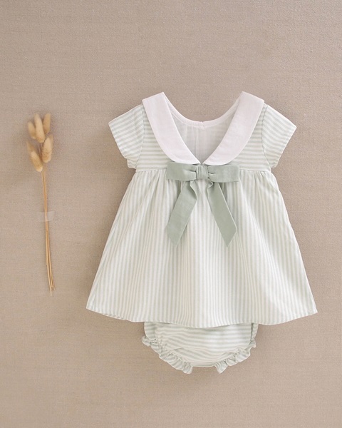 Imagen de Vestido de bebé de rayas verde pastel y blanco con lazo