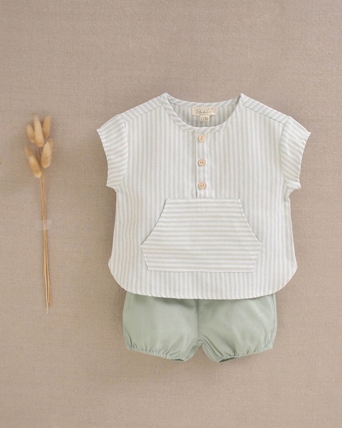 Imagen de Conjunto de bebé niño de camisa de rayas verde y short verde