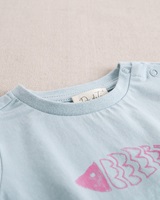 Imagen de Camiseta de bebé niño azul bondi con dibujo de peces