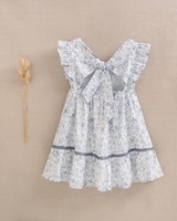 Imagen de Vestido de niña con estampado floral azul y blanco