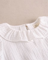 Imagen de Blusa de bebé niña de muselina blanca con manga abullonada