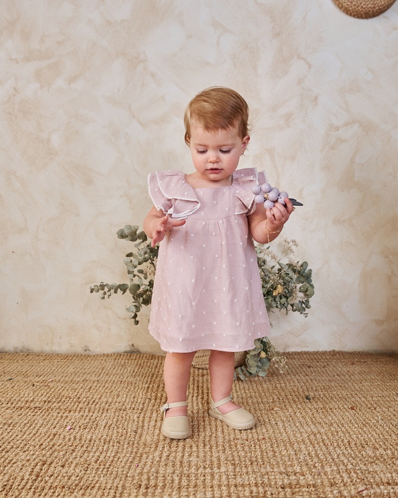 Imagen de Vestido de bebé plumeti rosa con mini topitos