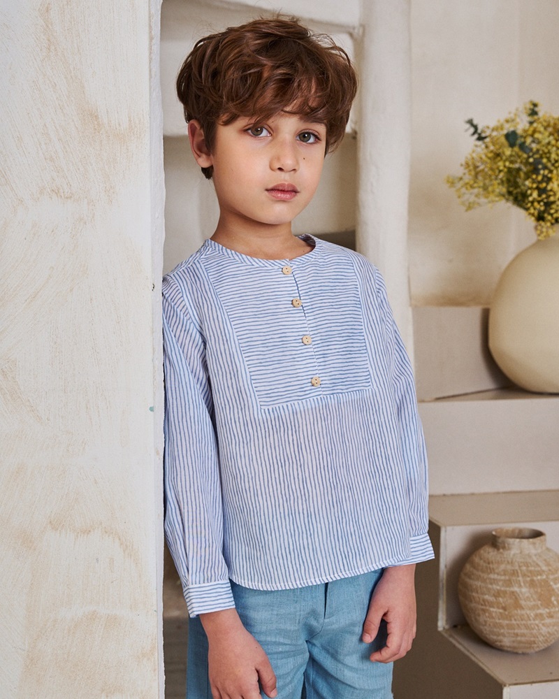 Imagen de Camisa de niño de rayas azul pastel y blancas con pechera