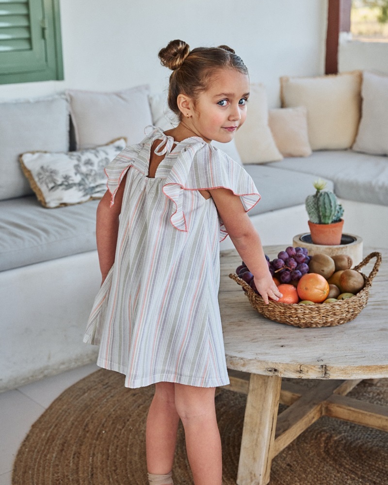 Imagen de Vestido de niña de rayas con manga volante y escote cuadrado