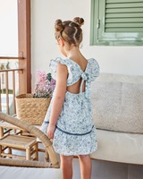 Imagen de Vestido de niña con estampado floral azul y blanco