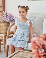 Imagen de Vestido de niña con estampado floral azul y blanco