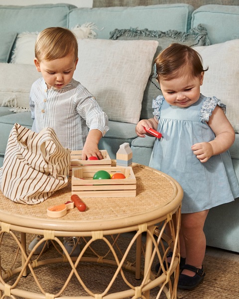 Imagen de Vestido de bebé niña azul con volantes y braguita a juego