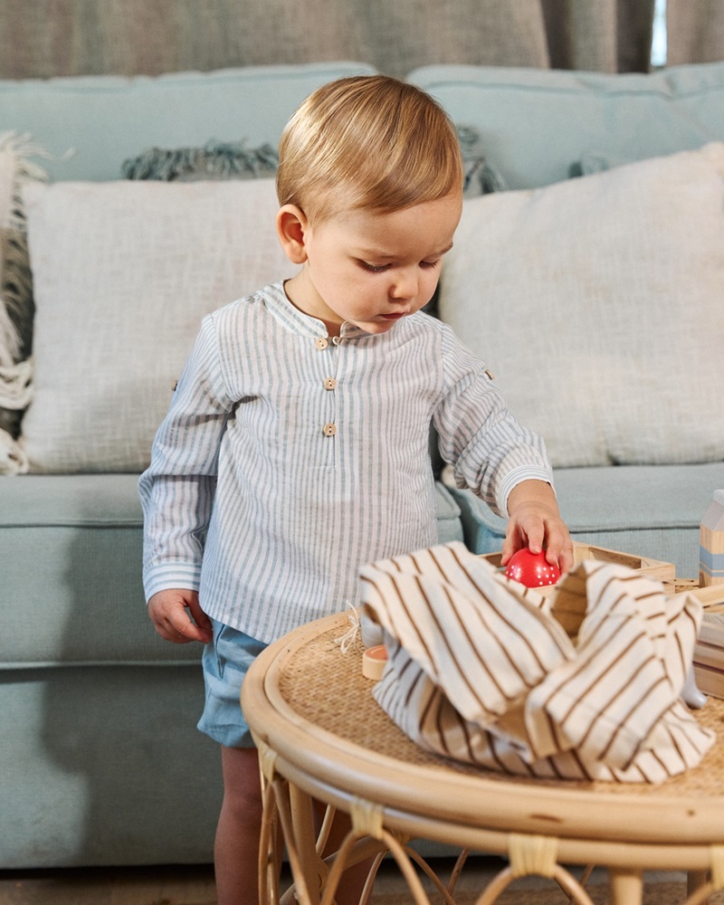 Imagen de Conjunto de bebé niño de camisa de rayas azul y short