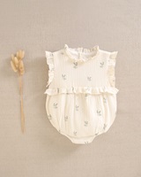 Imagen de Ranita de bebé niña crudo con estampado de ramas