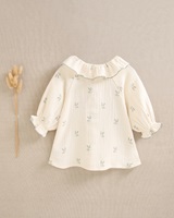 Imagen de Blusa de niña de muselina crudo con estampado de ramas