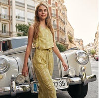 Imagen de Blusa de niña cruzada con estampado blanco y pistacho