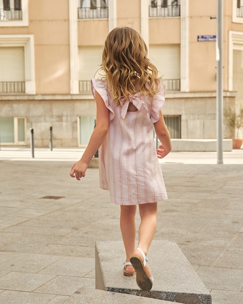 Imagen de Vestido de niña naranja de rayas con volantes y lazo