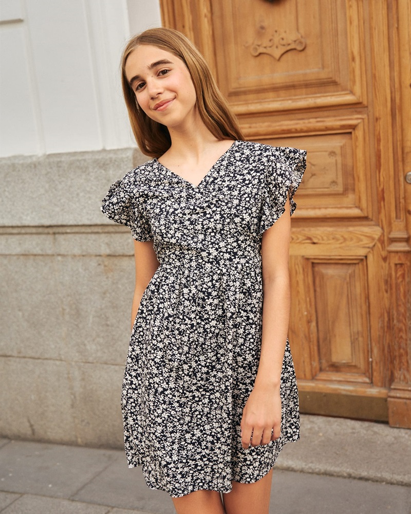 Imagen de Vestido de niña negro con estampado de flores