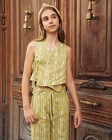 Imagen de Blusa de niña cruzada con estampado blanco y pistacho