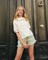 Imagen de Blusa de niña de muselina crudo con estampado de ramas
