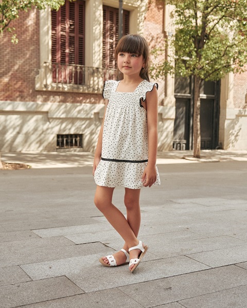 Imagen de Vestido de niña blanco con mariposas negras