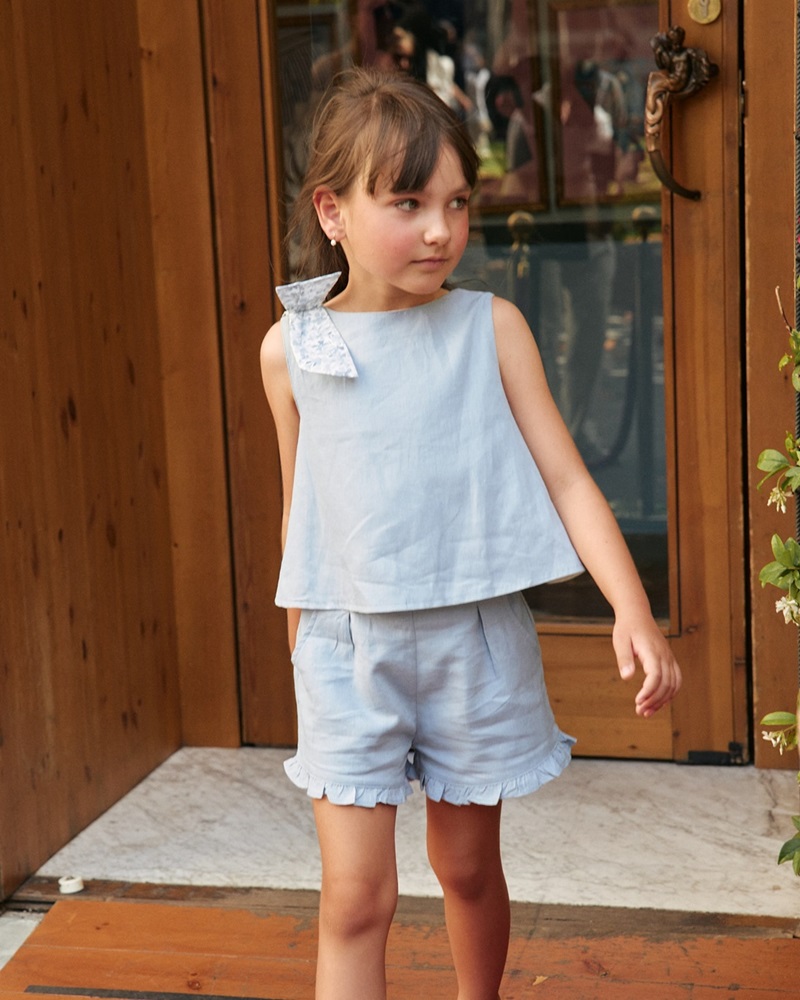 Imagen de Short de niña azul con volantes en bajo