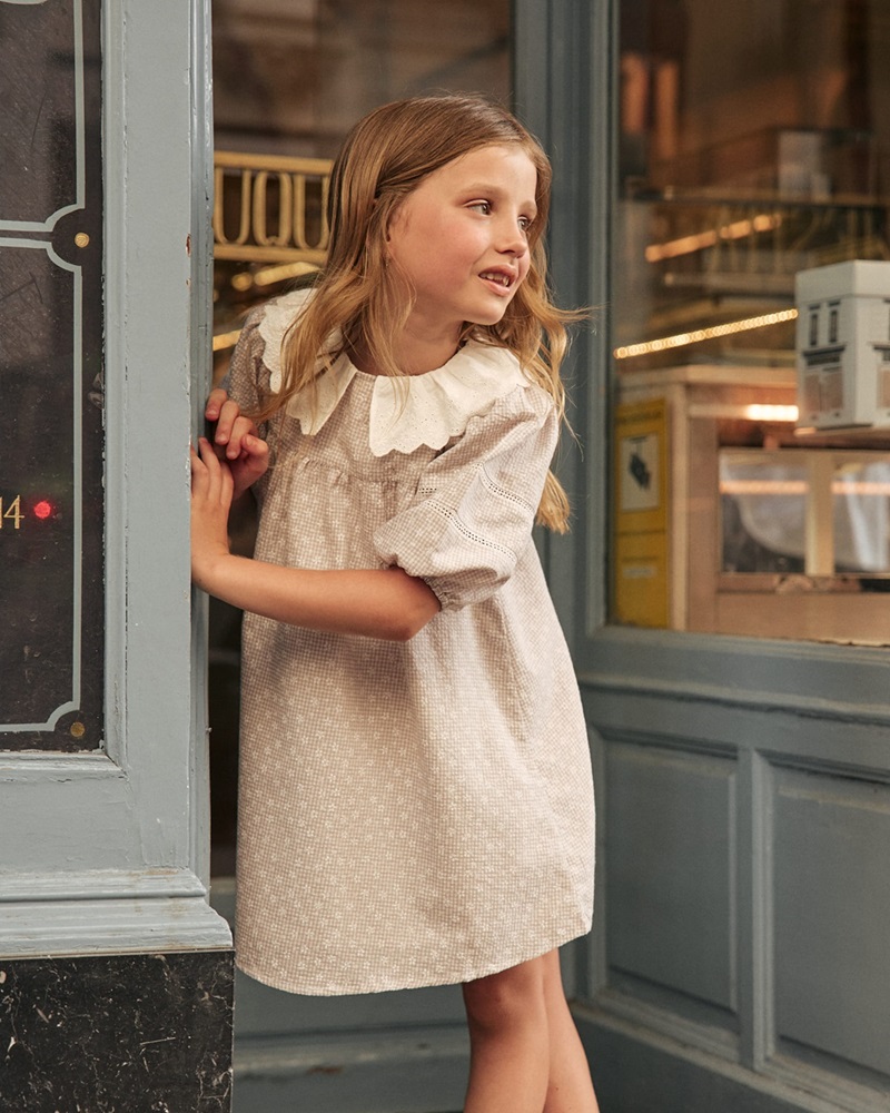 Imagen de Vestido de niña gris multiestampado con manga abullonada